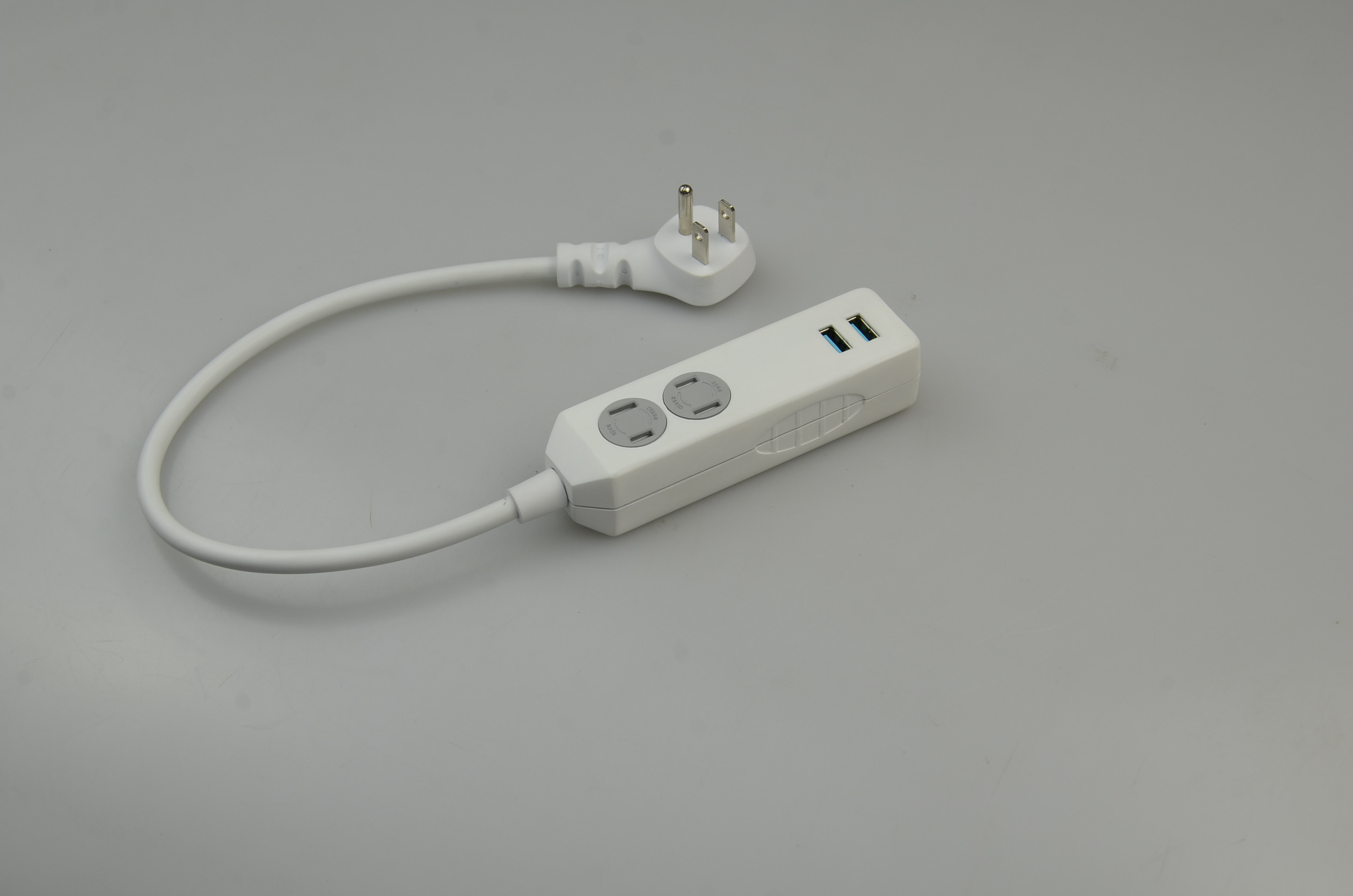 2 USB Wall charger with US AC socket 2 USB Wall charger with US AC socket